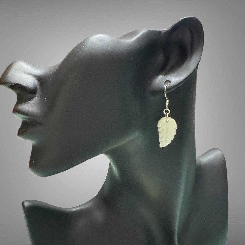 MOTHER OF PEARL TROPICAL LEAF EARRINGS - Picture 4 of 7